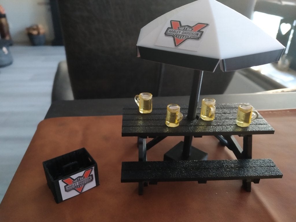 Harley Davidson picknick tafel + Parasol + bierpullen + krat, Ophalen of Verzenden, Nieuw, 1:32 tot 1:50