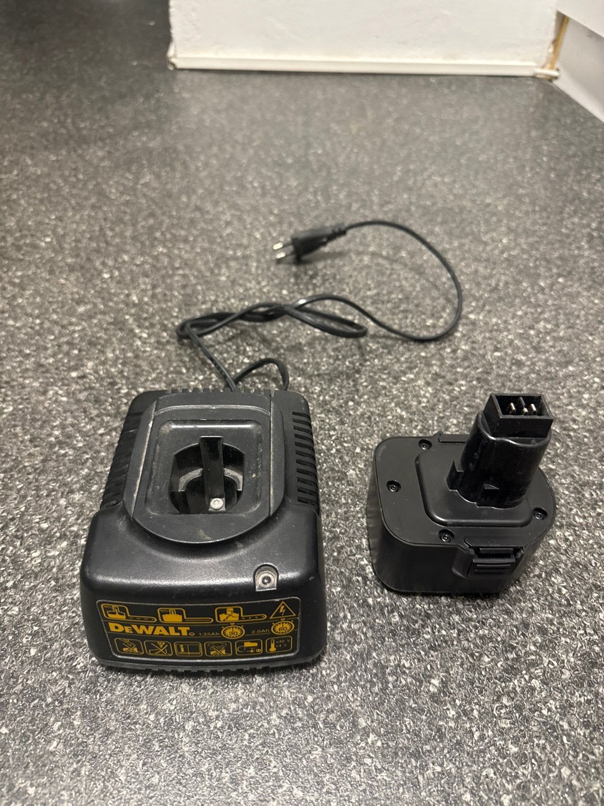 DeWalt Acculader DE9107 met 12V Ni-MH Accu, Ophalen of Verzenden, Gebruikt