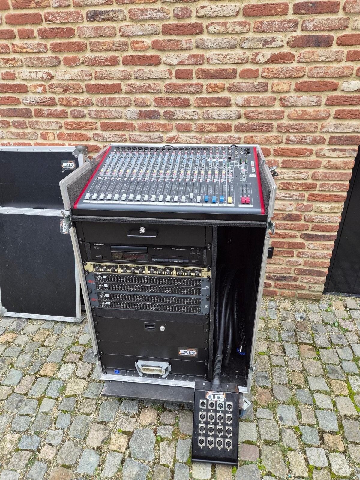 Flightcase met Allen & Heath ZED 22 FX mixer en snake, Ophalen, Gebruikt, 20 kanalen of meer, Microfooningang