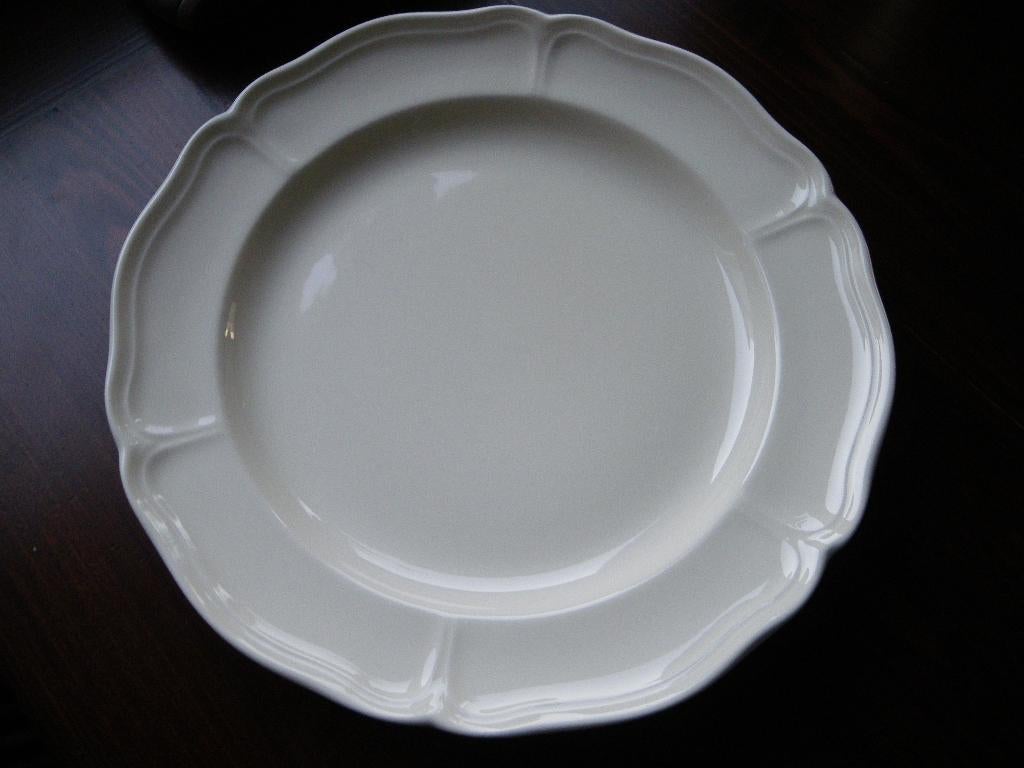 Wedgwood QUEENS PLAIN  Onderbord/Gebaksbord 32 cm als nieuw, Ophalen of Verzenden, Zo goed als nieuw, Bord(en), Wedgwood