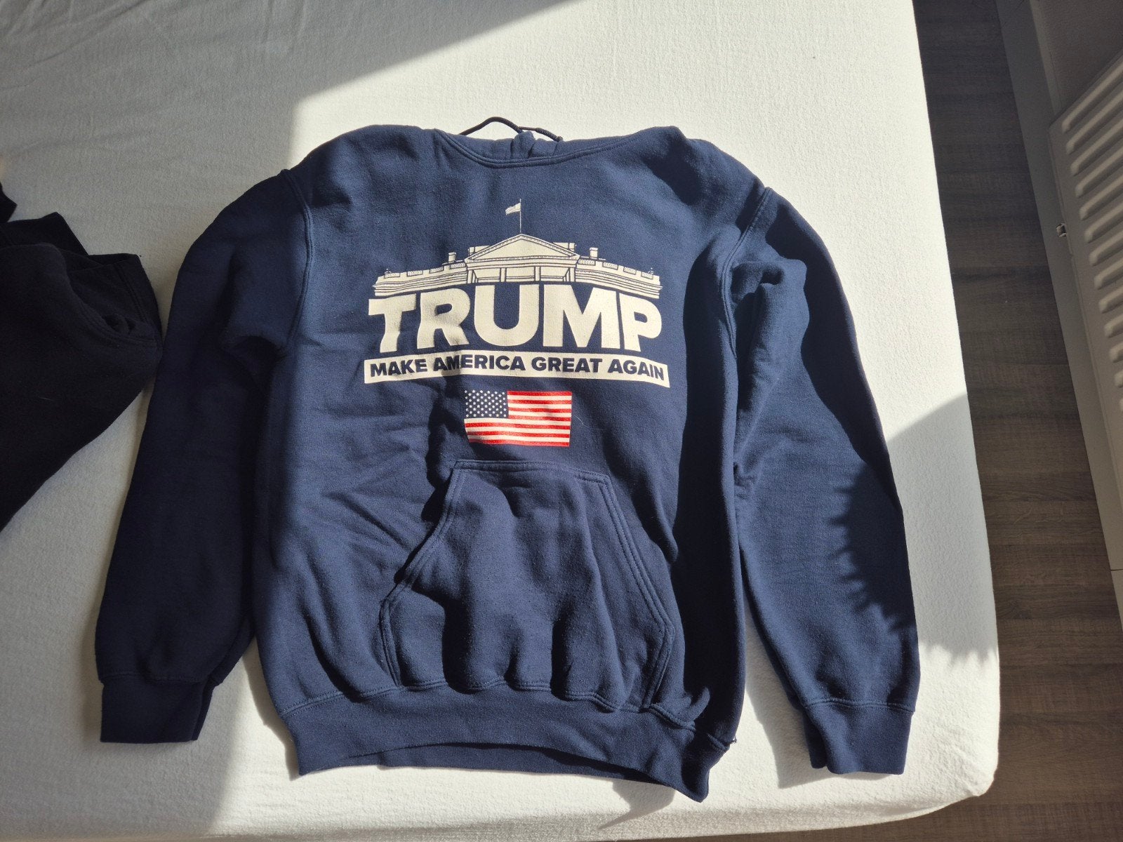 Trump hoodie, Ophalen of Verzenden, Zo goed als nieuw, Maat 48/50 (M), Blauw