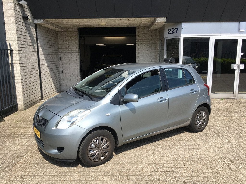 Toyota Yaris 1.3 VVTi Sol / APK MAART 2027 / 5 DEURS / AIRCO, Voorwielaandrijving, Stof, Zwart, 4 cilinders