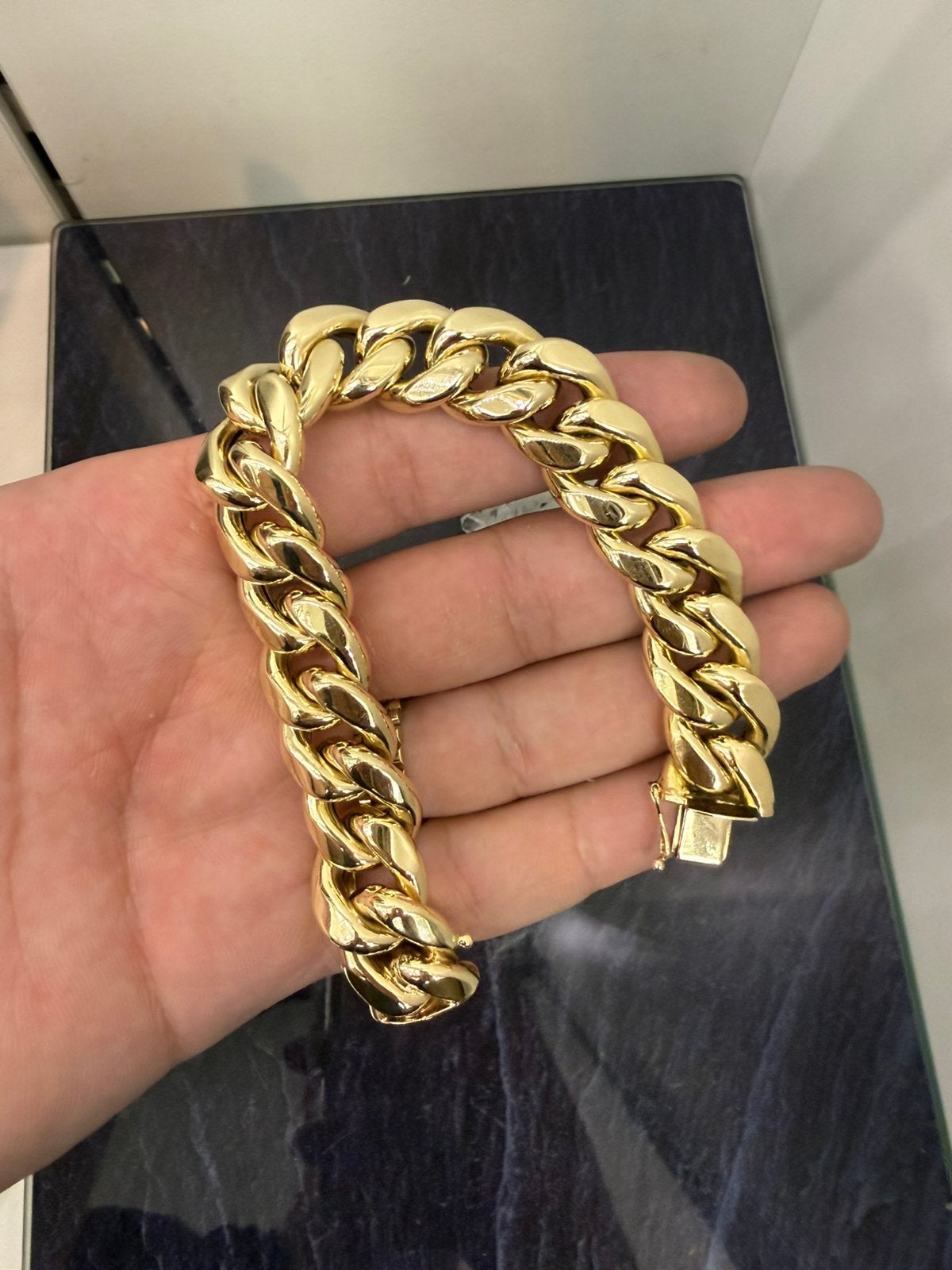 Prachtige 14k gouden brede cuban armband 38.4 gram ITALY, Sieraden, Tassen en Uiterlijk, Armbanden, Ophalen of Verzenden, Zo goed als nieuw