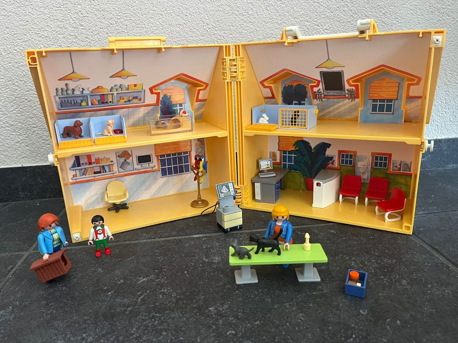 Playmobil Dierenkliniek Draagbaar Speelhuis, Ophalen of Verzenden, Gebruikt, Jongen of Meisje