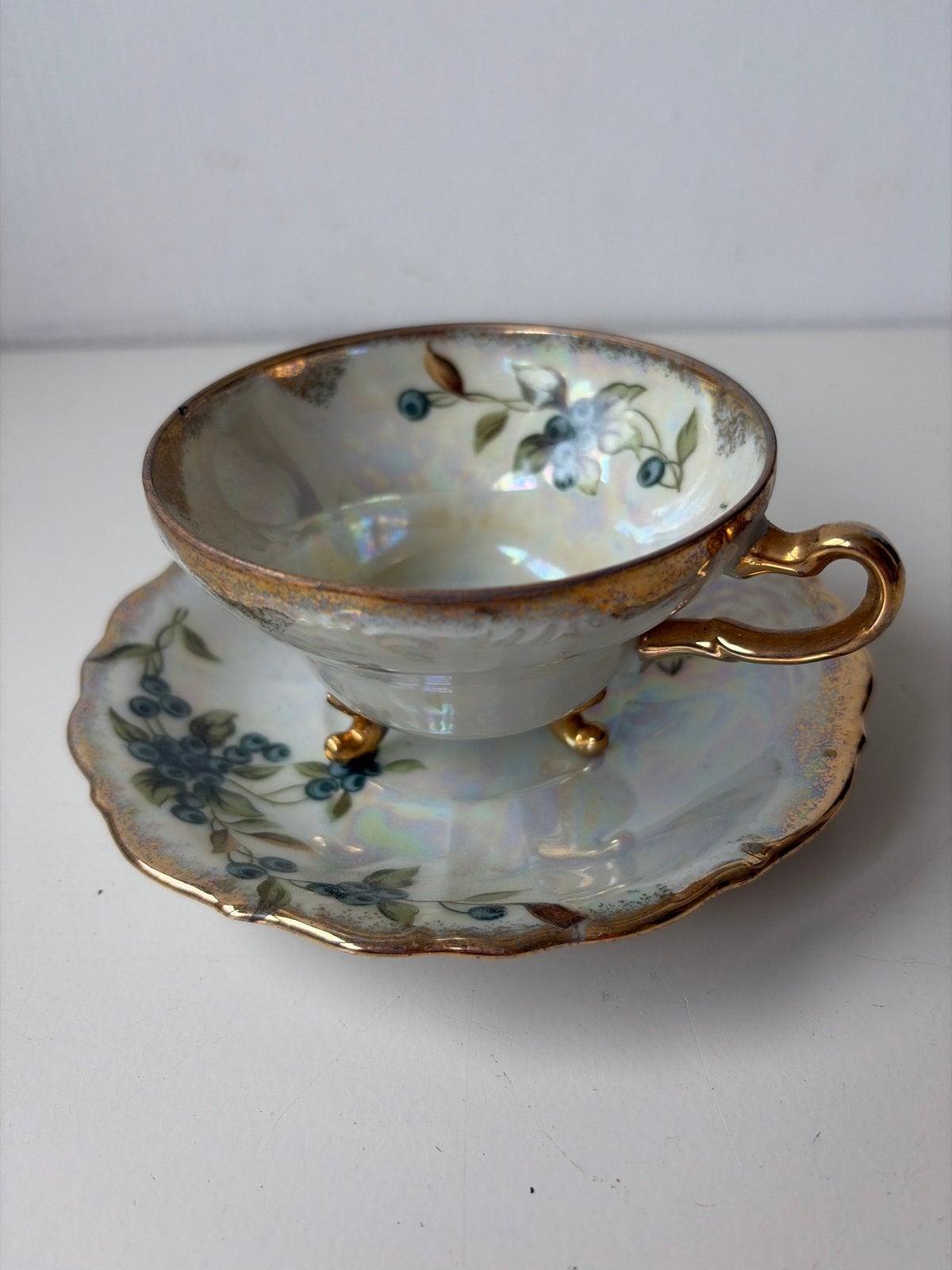 Vintage theekopje met schotel - blauwe bessen design, Antiek en Kunst, Ophalen of Verzenden