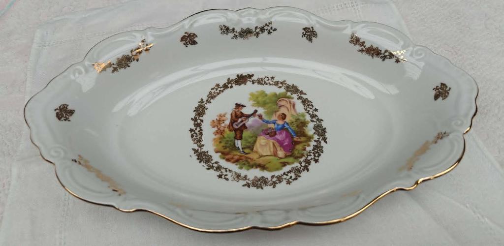 schaal in porselein Bavaria R met romantisch koppel, Ophalen of Verzenden