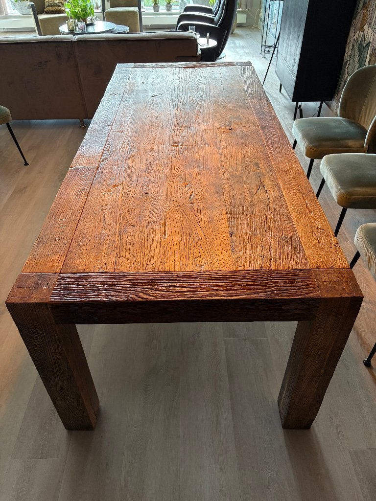 Foto 3 van Robuuste eiken eettafel