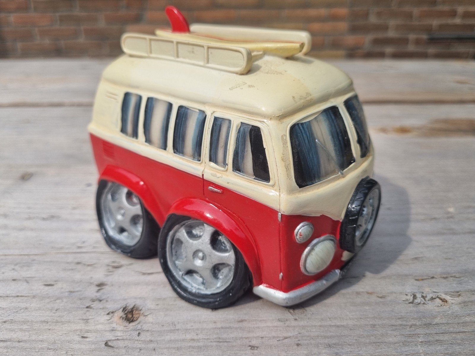 Leuke spaarpot in de vorm van een VW busje, Ophalen of Verzenden, Zo goed als nieuw, Steen, Aardewerk of Keramiek, Vervoermiddel