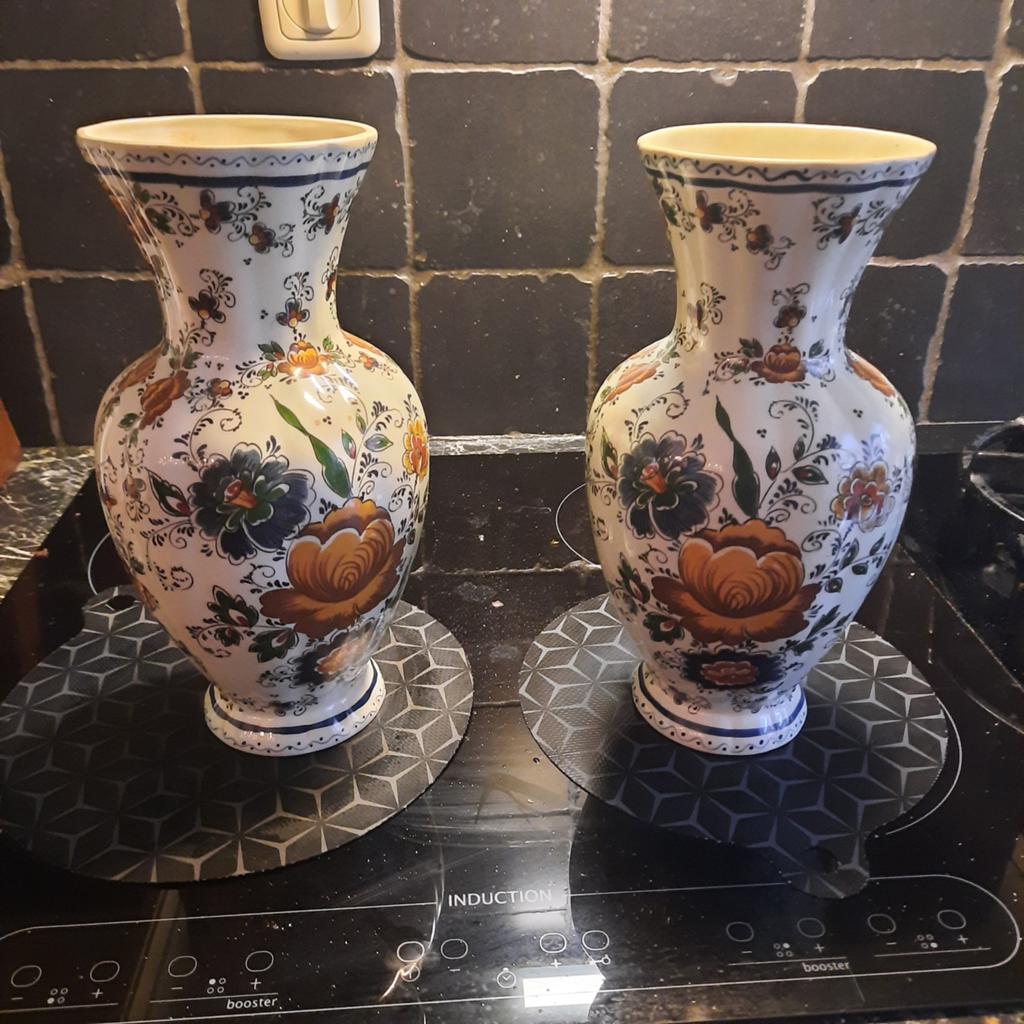 Set van 2 bequet vazen met bloemmotief, Antiek en Kunst, Antiek | Vazen, Ophalen of Verzenden