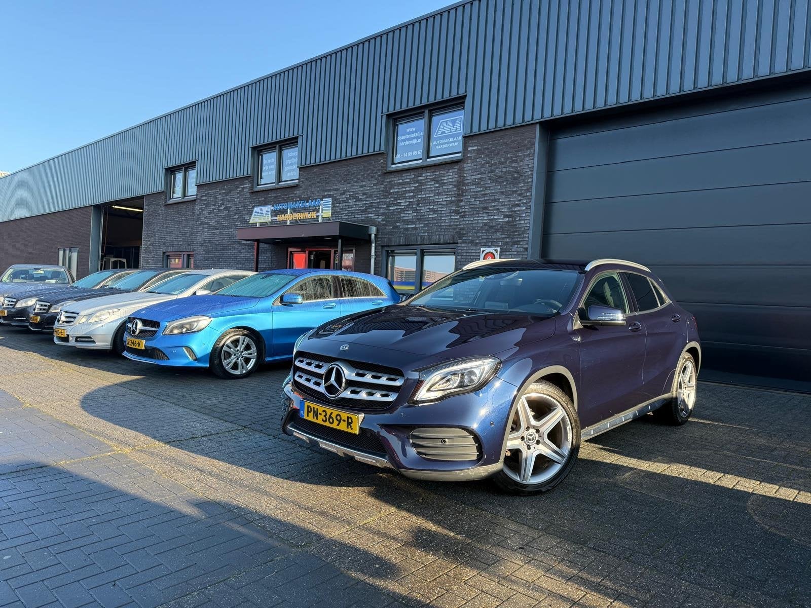 Mercedes-Benz GLA-klasse 180 Business Solution AMG | 2E EIGE, Auto's, Gebruikt, 4 cilinders, 715 kg, Blauw