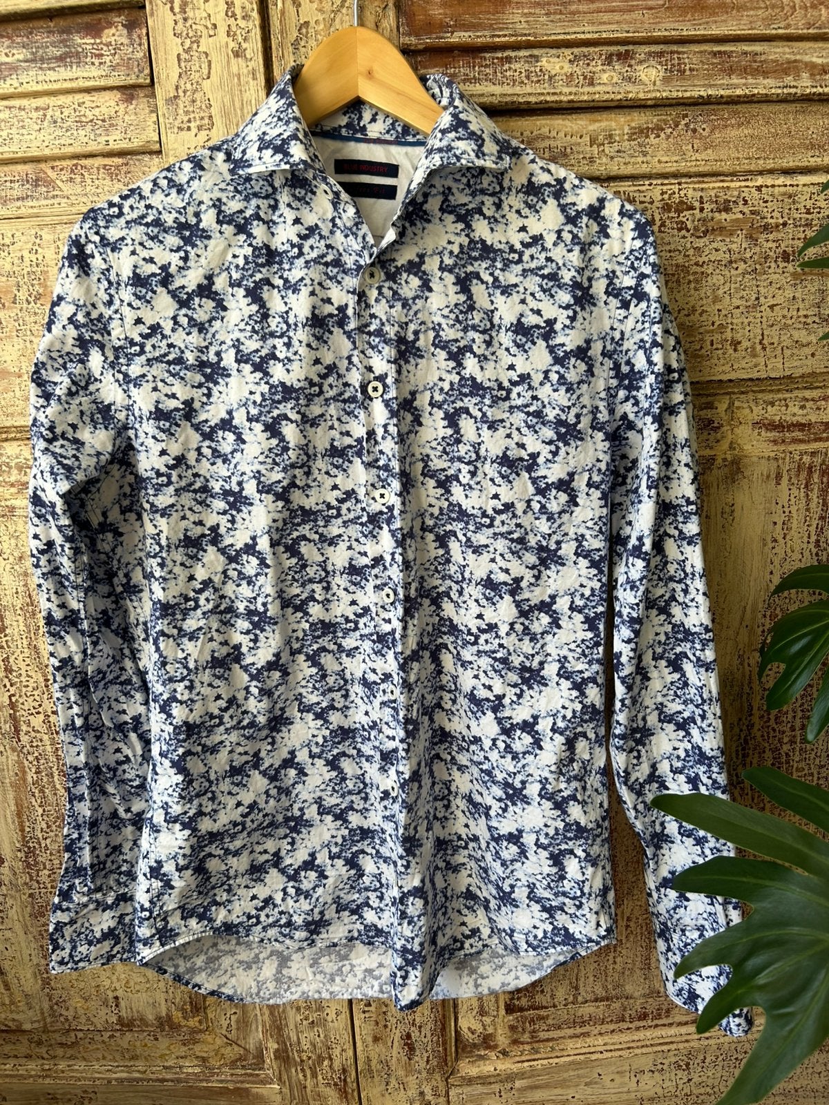 Blue Industry overhemd maat 38 wit met blauwe batik print, Ophalen of Verzenden, Zo goed als nieuw, Blauw, Halswijdte 38 (S) of kleiner