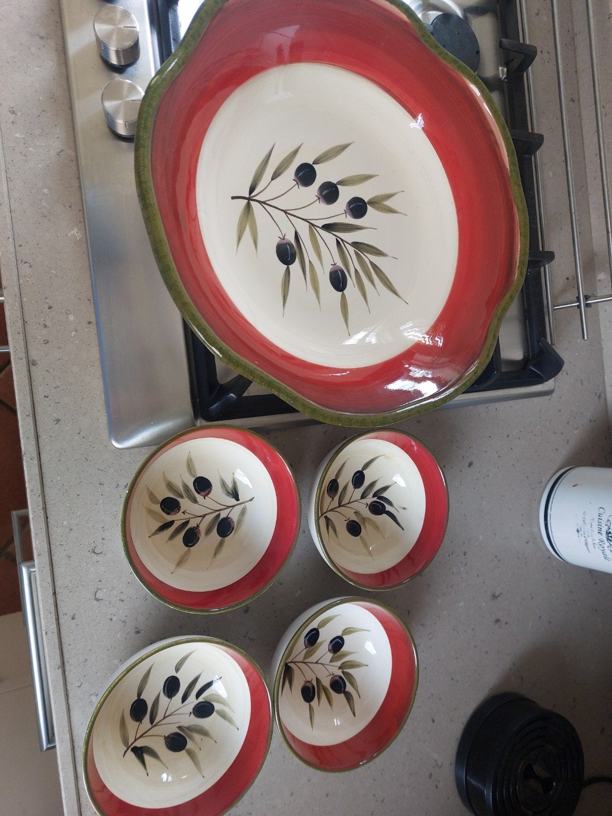 Slabak met 4 bijpassende schaaltjes - Olijfmotief, Ophalen, Gebruikt, Handbeschilderd, Porselein of Keramiek
