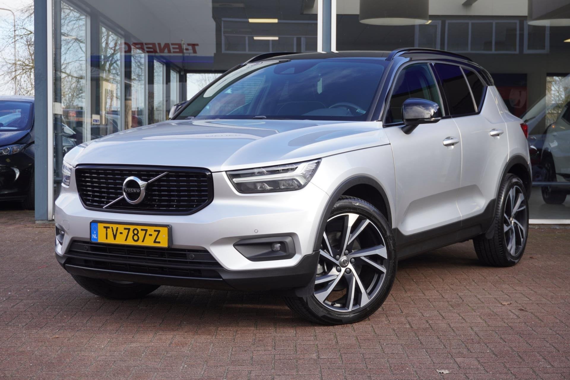 Volvo XC40 2.0 T4 R-Design Automaat | Airco | Navigatie | Vo, Auto's, Dealer onderhouden, 15 km/l, Euro 6, Origineel Nederlands
