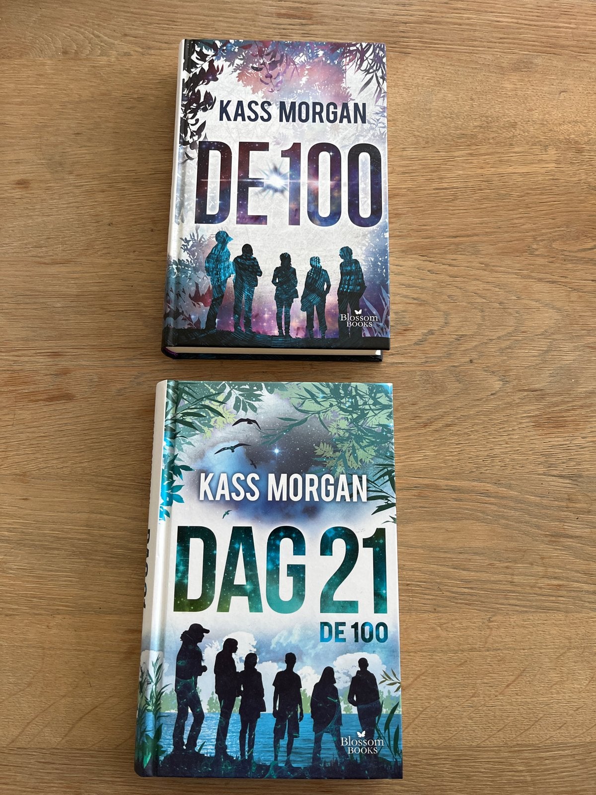 De 100 & Dag 21 - Kass Morgan (Boekenset), Boeken, Ophalen of Verzenden, Zo goed als nieuw
