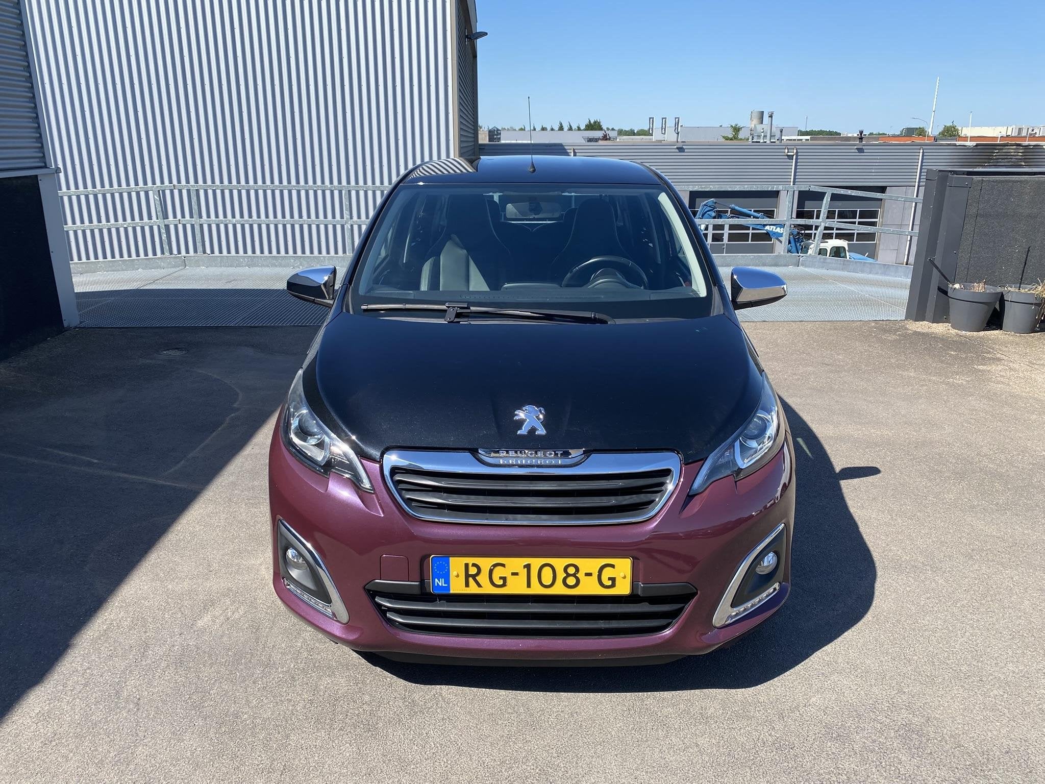 Peugeot 108 1.0 e-VTi Allure Bi-Tone - LM velgen, FullMap na, Auto's, Peugeot, Voorwielaandrijving, Stof, Gebruikt, Euro 6