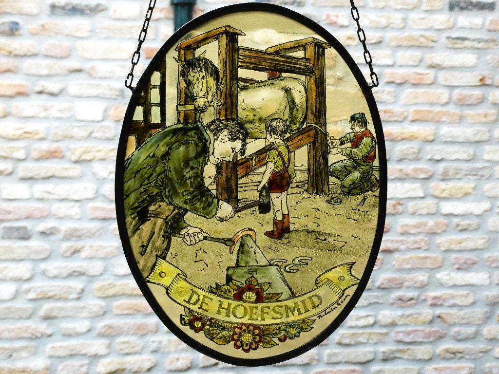Gebrandschilderd glas in lood raamhanger met De Hoefsmid, Antiek en Kunst, Ophalen of Verzenden