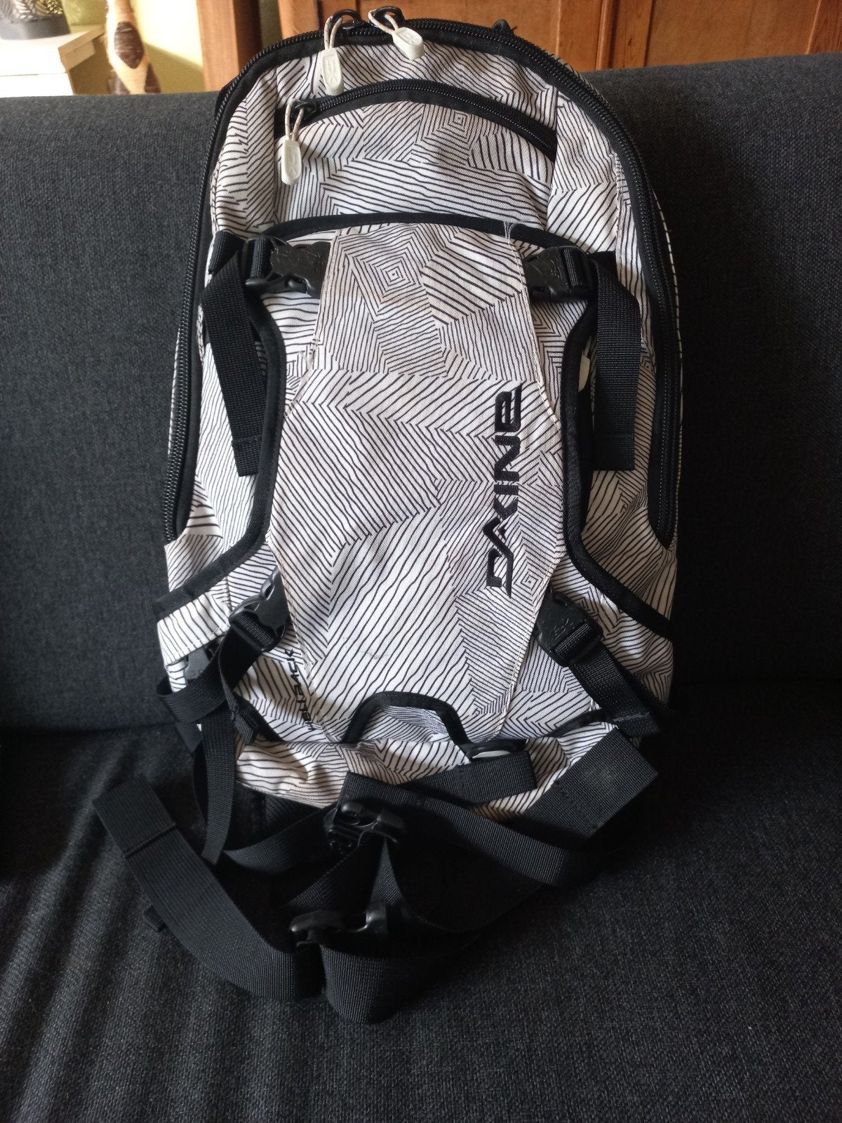 Dakine rugzak - Helipack - zwart wit patroon, Gebruikt, 25 tot 40 cm, Ophalen of Verzenden, Overige merken