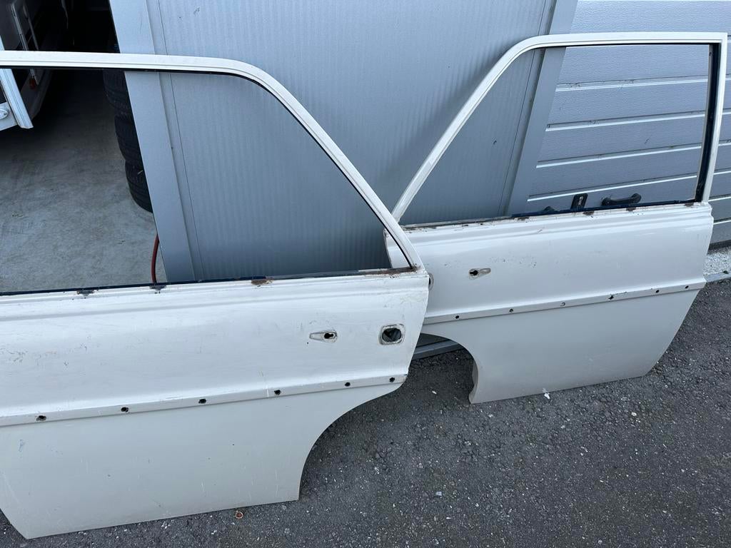 Mercedes W114 W115 1ste serie achterdeuren links en rechts, Auto-onderdelen, Ophalen, Gebruikt, Deur, Mercedes-Benz