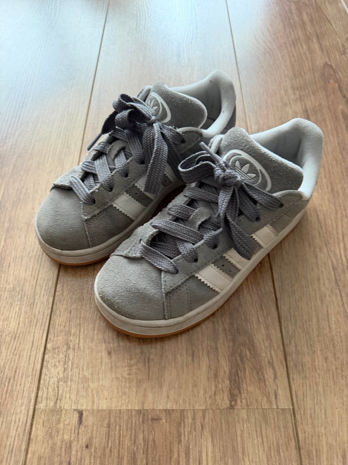 Adidas Campus sneakers grijs maat 33, Jongen of Meisje, Schoenen, Ophalen of Verzenden, Zo goed als nieuw