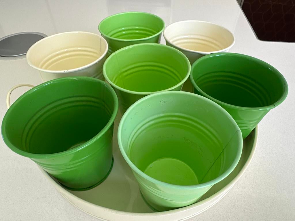 Decoratieve metalen potjes op dienblad - Groen/Crème, Overige materialen, Gebruikt, Schaal, Rond