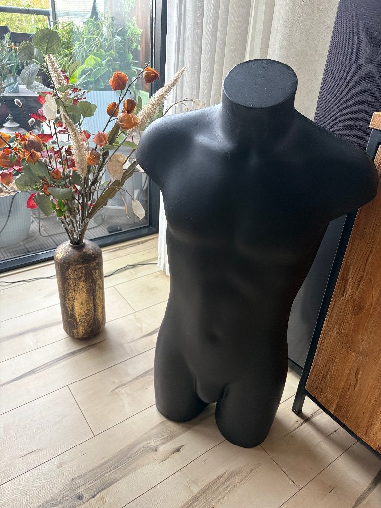 Originele torso buste paspop kunststof 90cm hoog, Ophalen of Verzenden, Zo goed als nieuw, Sneakers of Gympen