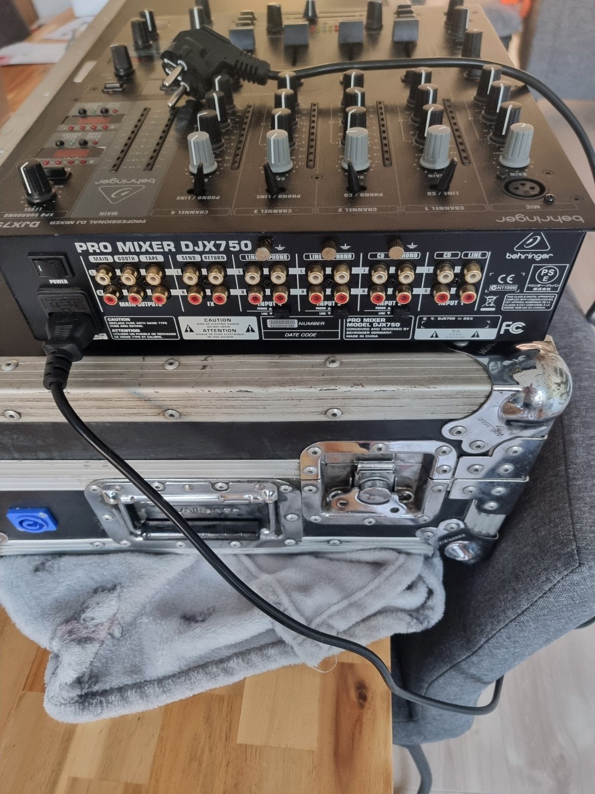 Behringer DJX 750 mengpaneel met stroomkabel, Ophalen of Verzenden, Gebruikt, Minder dan 5 kanalen, Microfooningang