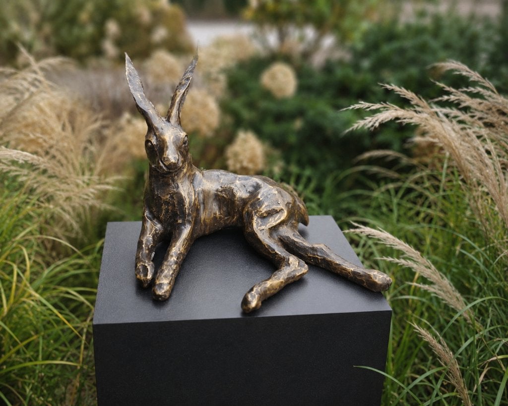 LIGGENDE HAAS/ BRONZEN TUINBEELDEN / HAAS / brons, Dierenbeeld, Nieuw, Info@huisentuindecoratiemarie.nl, Huis en tuin decoratie marie