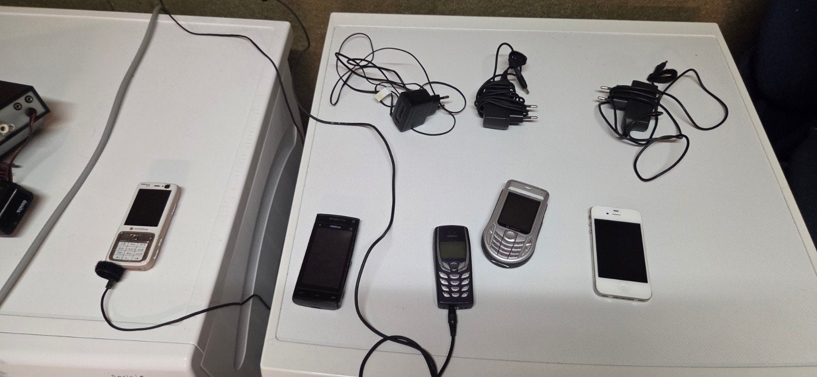 Partij oude telefoons: Nokia's en een iPhone, Gebruikt, Zwart, Ophalen of Verzenden, Minder dan 3 megapixel