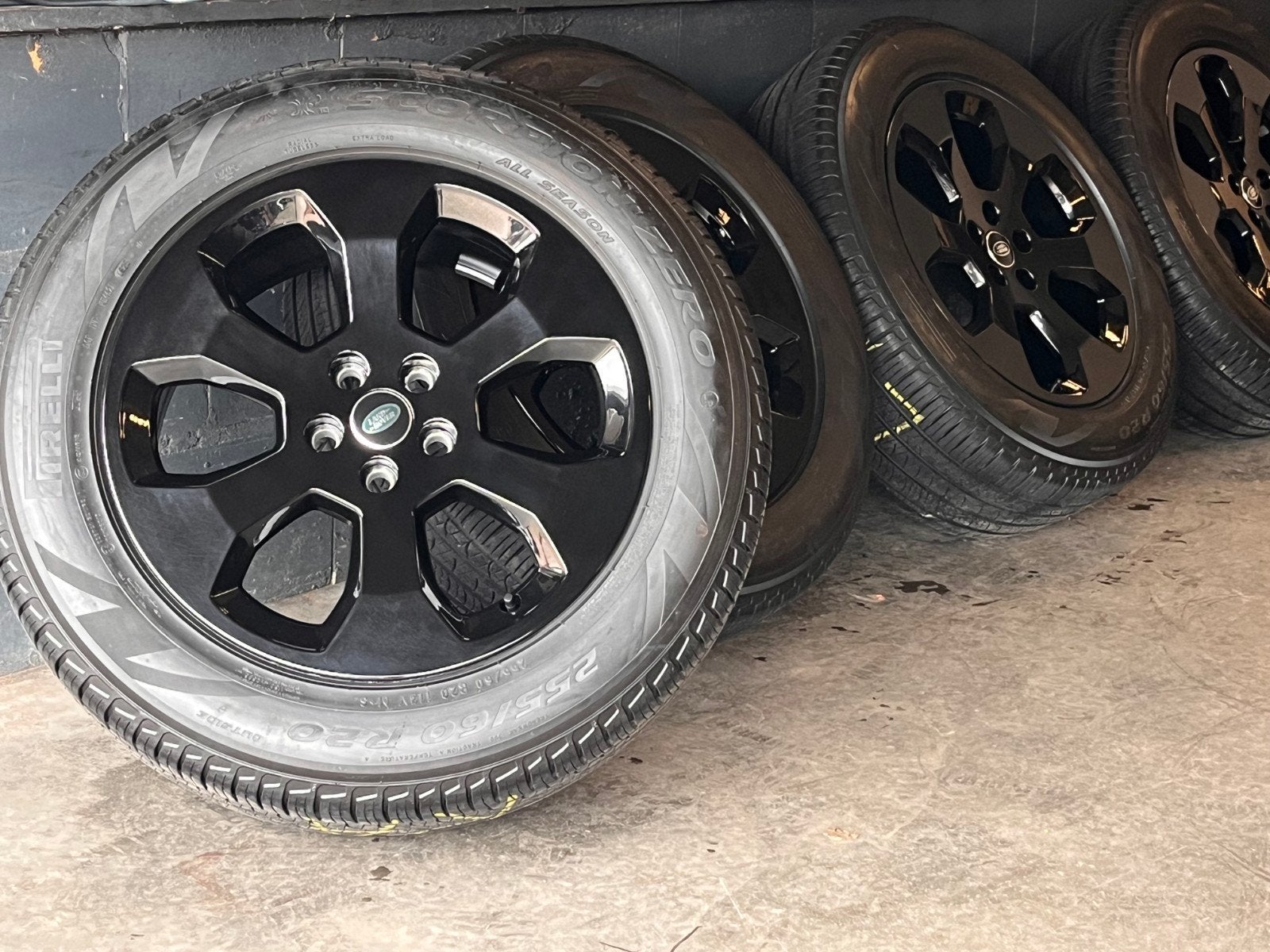 20" Originele All Season Set Defender Pirelli, Land Rover, Gebruikt, 255 mm, Banden en Velgen