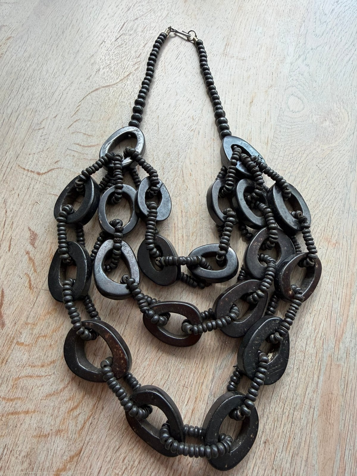 Etnische ketting met benen kralen, Ophalen of Verzenden, Zo goed als nieuw, Overige materialen