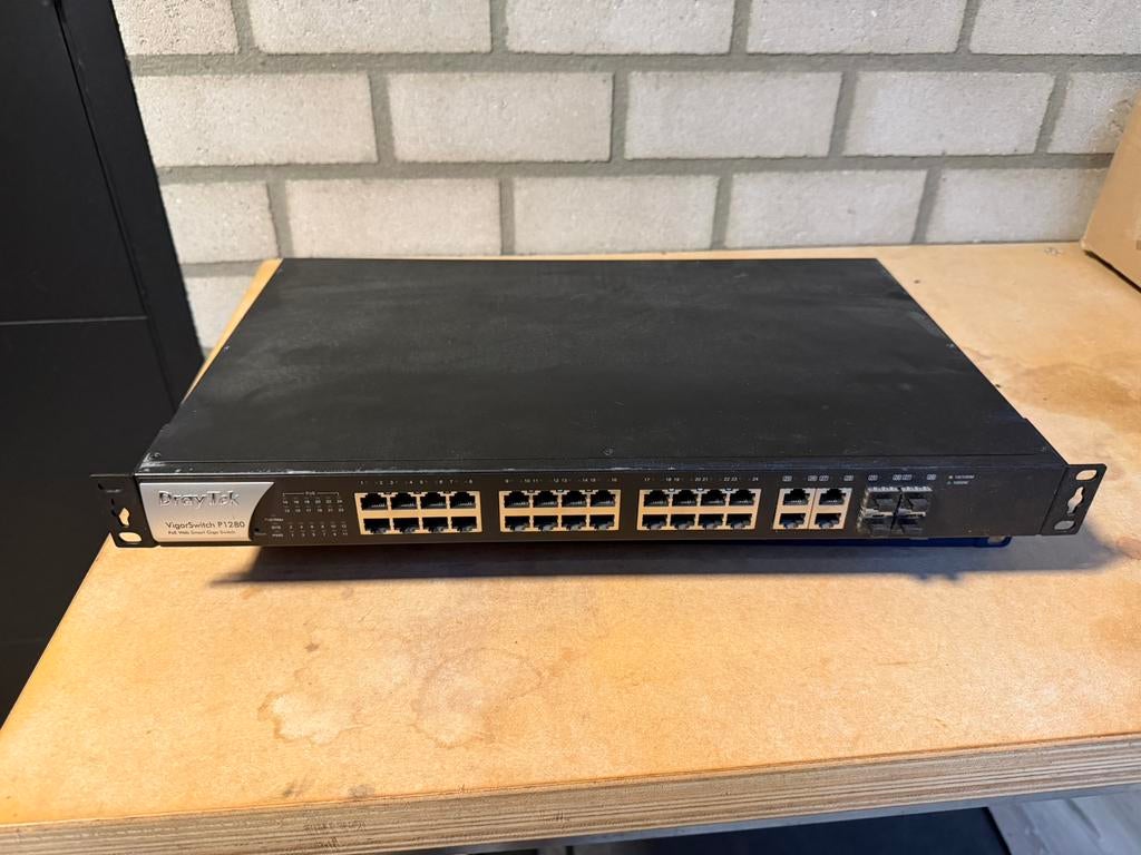 Nette Draytek PoE 28p Switch, Ophalen of Verzenden, Gebruikt