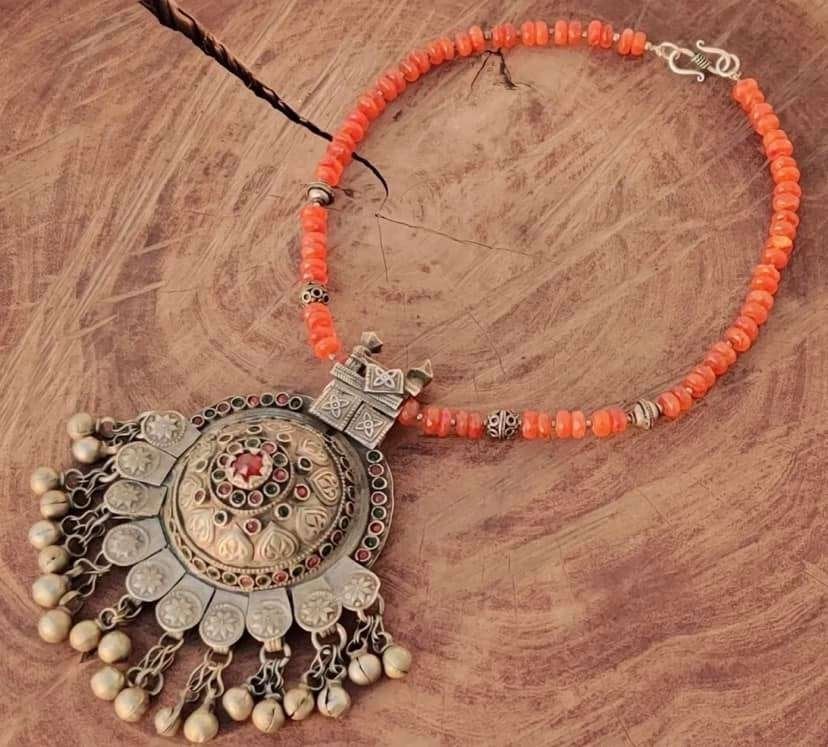 Bijzonder mooie Carneool ketting met grote antieke hanger., Sieraden, Tassen en Uiterlijk, Antieke sieraden, Ophalen of Verzenden