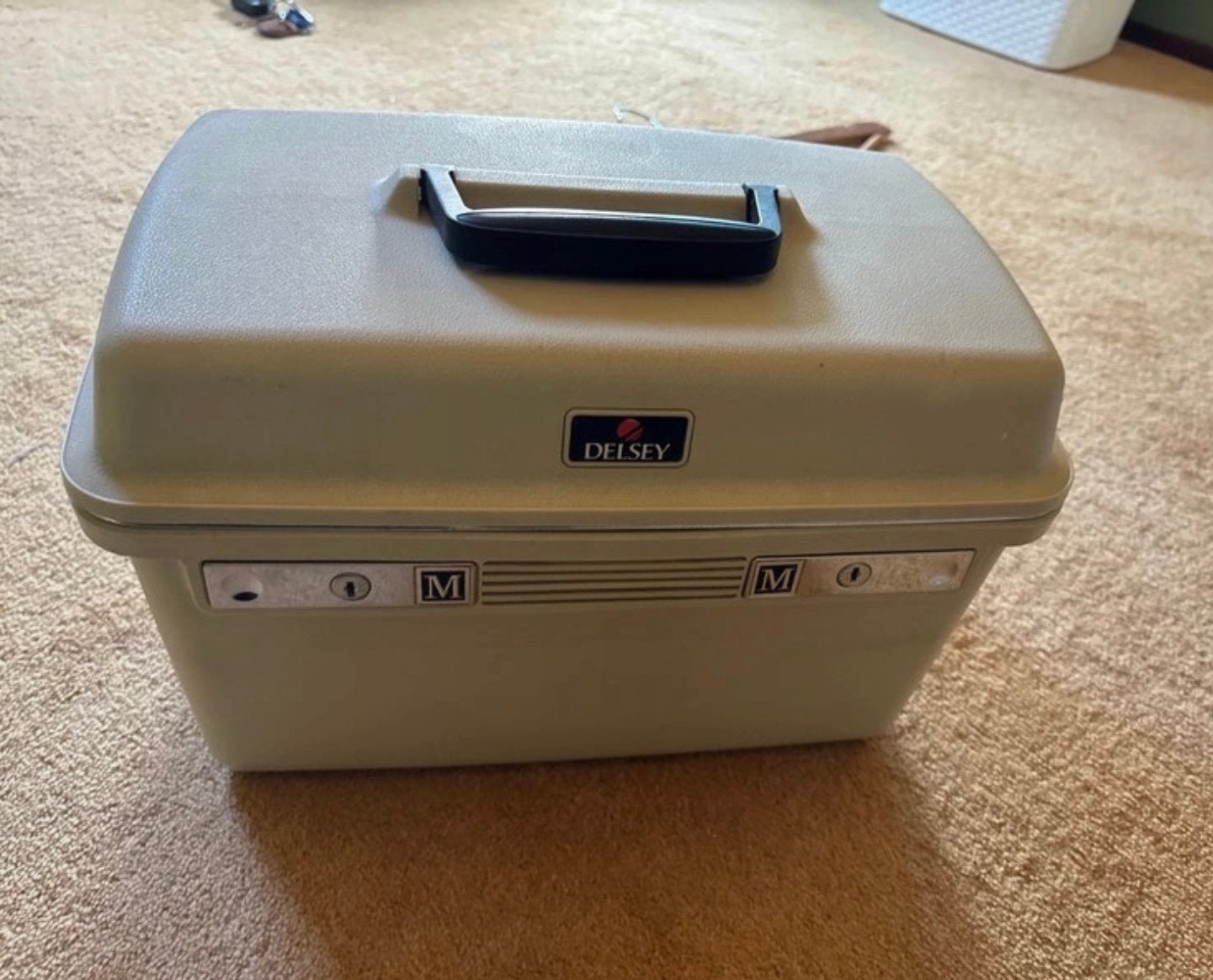 Splinternieuwe Vintage Delsey Visa Beautycase (Jaren '80), Beige, Nieuw, Ophalen of Verzenden, Met spiegeltje(s)