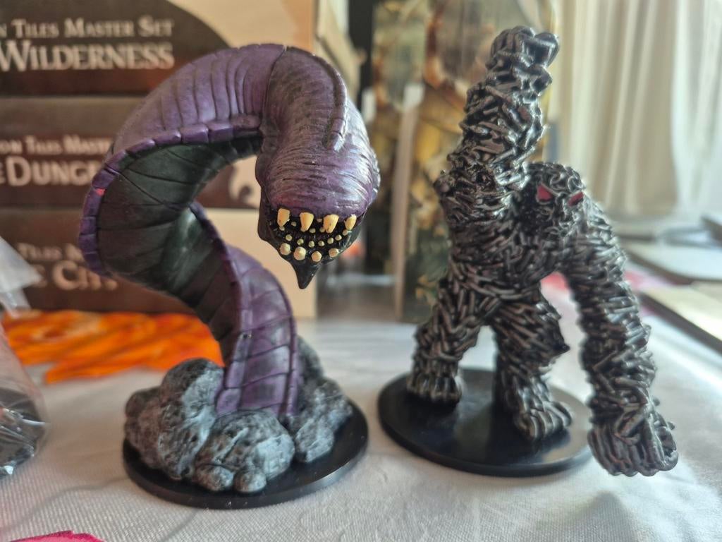 D&D Miniaturen:Chain Golem, Purple Worm, Huge Fire Elementa, Ophalen, Zo goed als nieuw