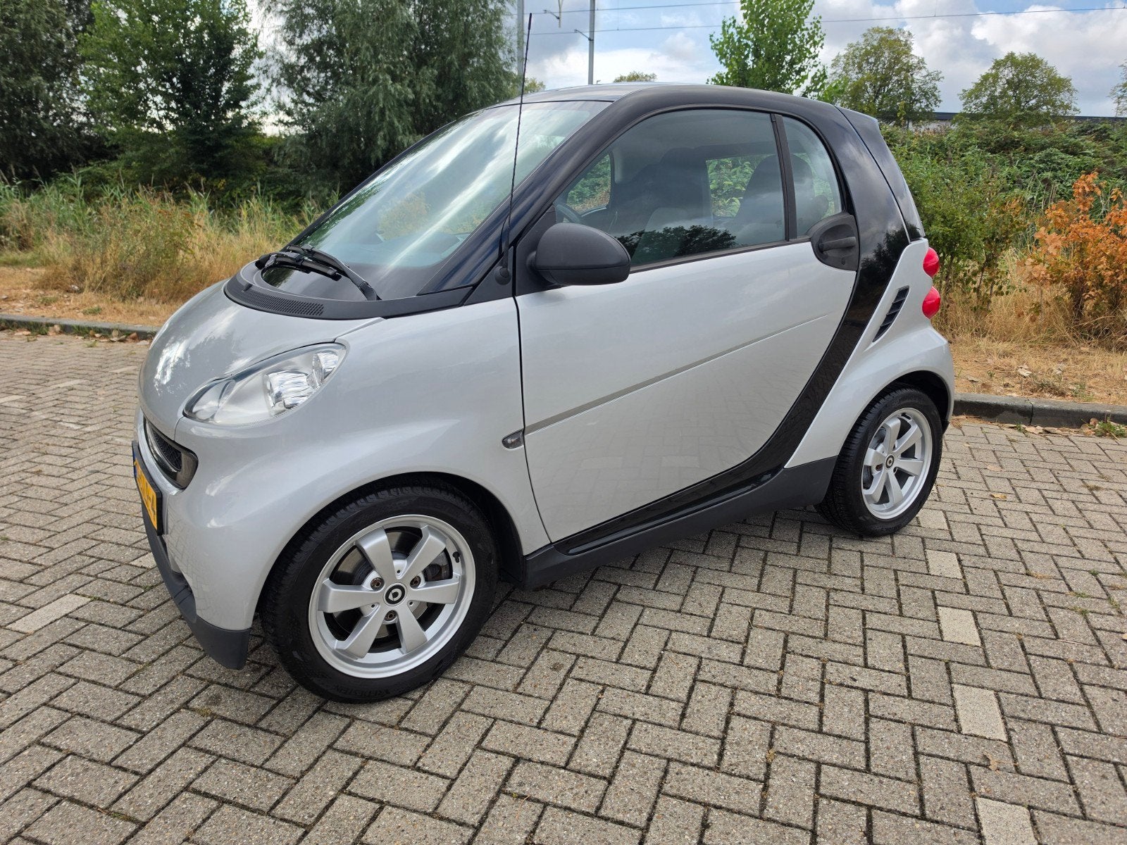 Smart ForTwo 1.0 45KW Coupe MHD AUT 2011 Zwart, Auto's, Smart, Automaat, Achterwielaandrijving, 18 €/maand, 61 pk
