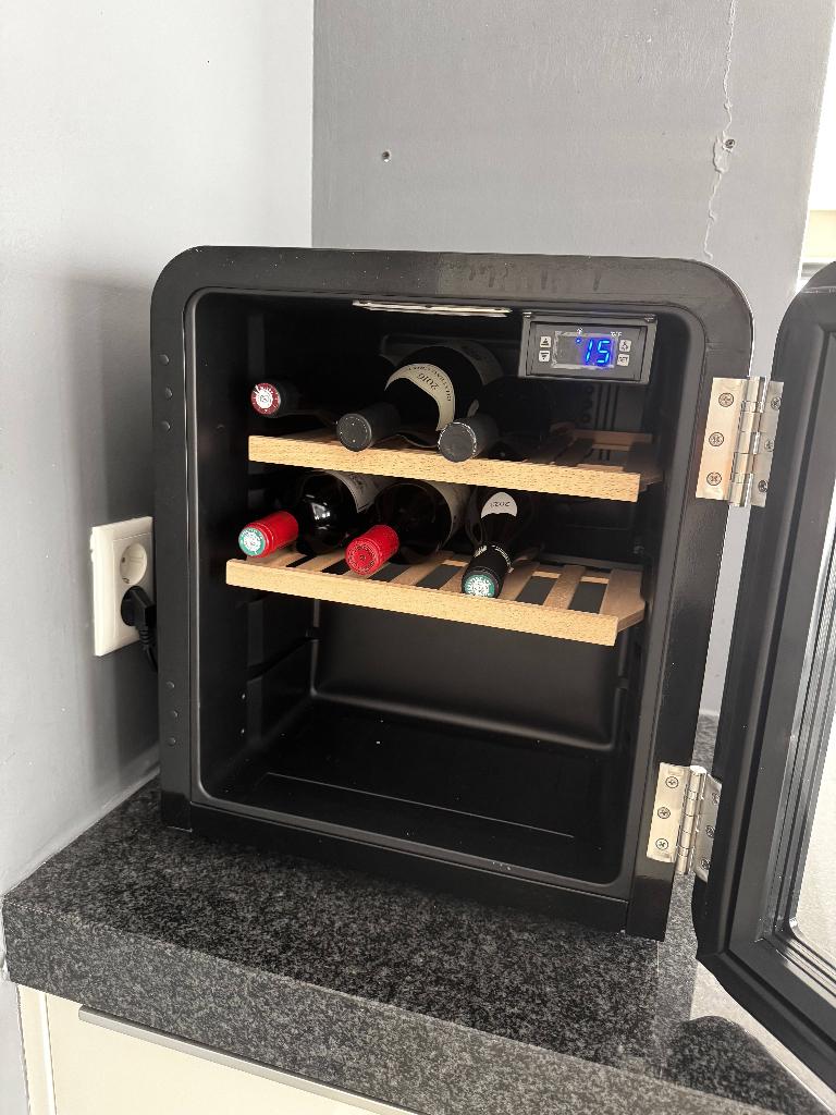 Wijnkoelkast / wijnklimaatkast mini - 10 fles - 55 x 48 x 44, Ophalen, Minder dan 75 liter, Zonder vriesvak, Gebruikt