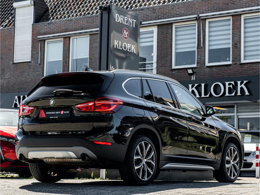 BMW X1 sDrive20i ORG NL HIFI PANO HUD 19 INCH LEDER LED, 1998 cc, Lichtsensor, Euro 6, Zwart