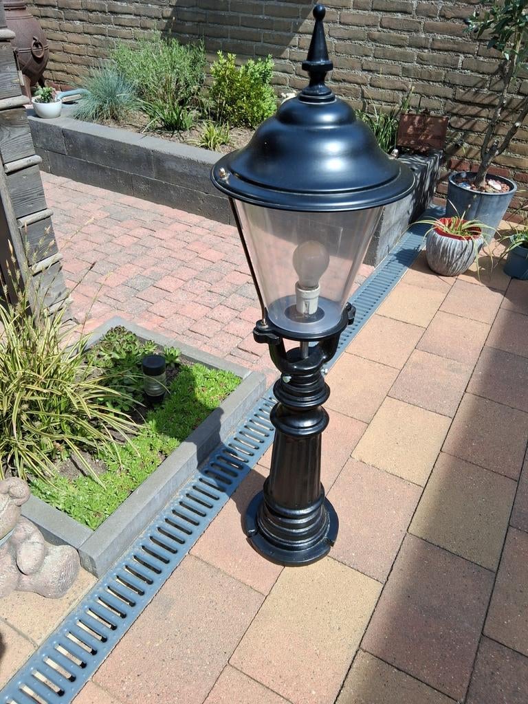Antieke gietijzeren lantaarn 105 cm, Tuin en Terras, Ophalen, Gebruikt, Staande lamp, Netvoeding