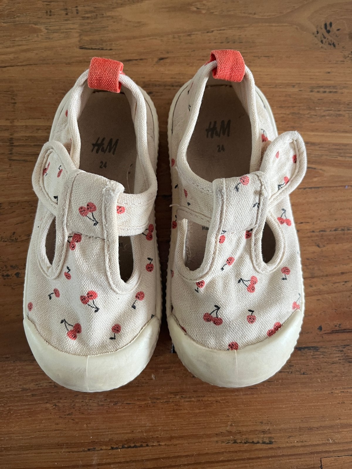 Canvas schoentjes H&M mt 24 creme met kersen, Meisje, Ophalen of Verzenden, Gebruikt, Schoentjes