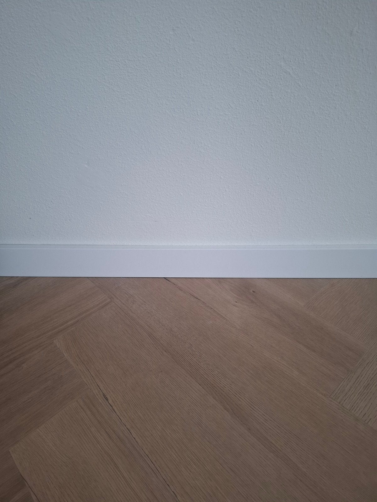 Witte MDF plinten recht 90x15mm wit gefolied 2.4m (16 stuks), Ophalen, Nieuw, Mdf, 200 tot 250 cm