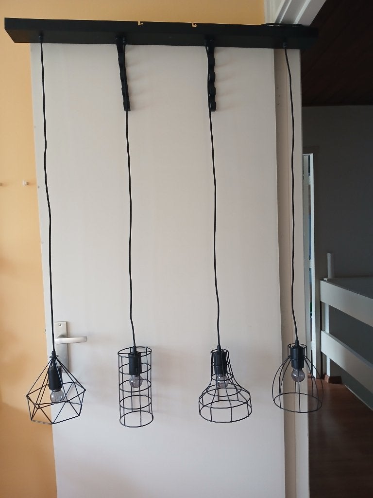 Mooie zwarte industriële plafondlamp met 4 hanglampen, Ophalen, Zo goed als nieuw