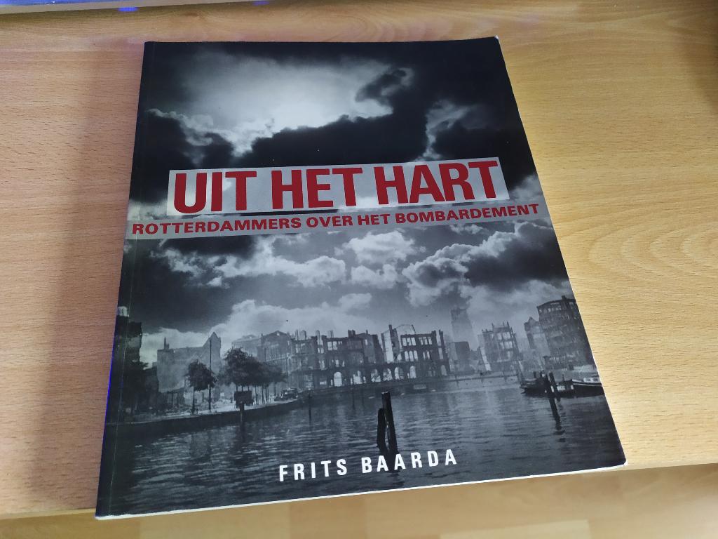 Uit het hart - Rotterdammers over het bombardement, Ophalen of Verzenden, Tweede Wereldoorlog, Gelezen, Algemeen