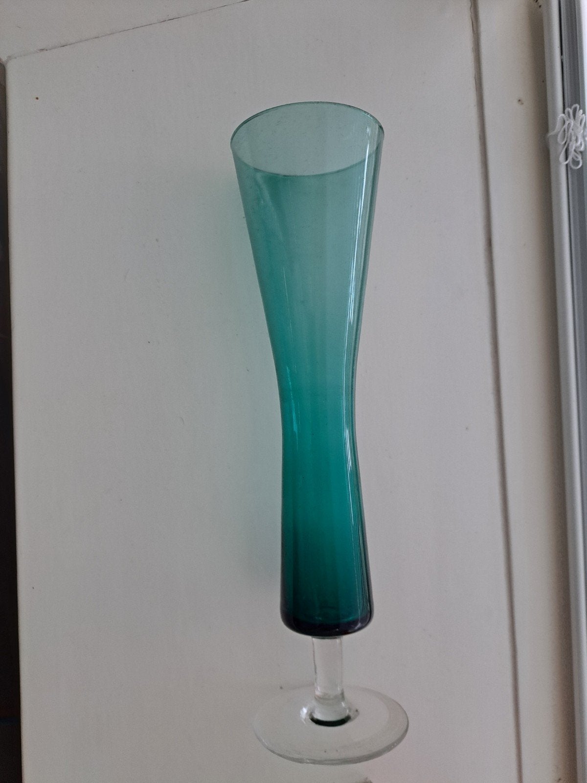 Vintage Groene Glazen Vaas op Voet, Ophalen of Verzenden