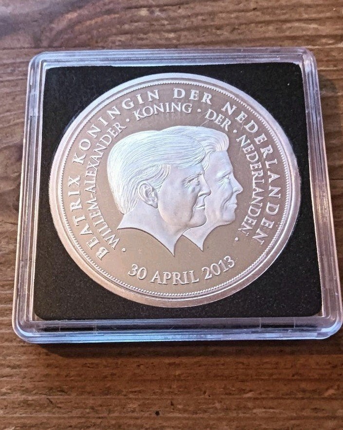 Verzilverde Herdenkingspenning Inhuldiging Willem-Alexander, Postzegels en Munten, Penningen en Medailles, Ophalen of Verzenden