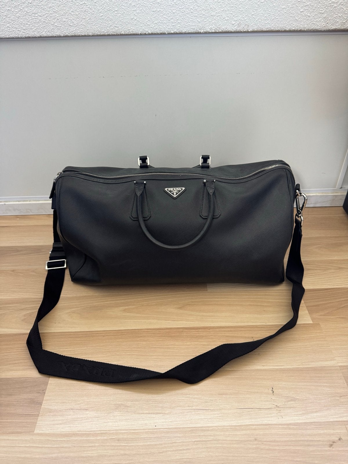 Prada Saffiano Leather Travel Bag - duffel bag, 20 tot 30 cm, Zwart, Ophalen of Verzenden, Zo goed als nieuw