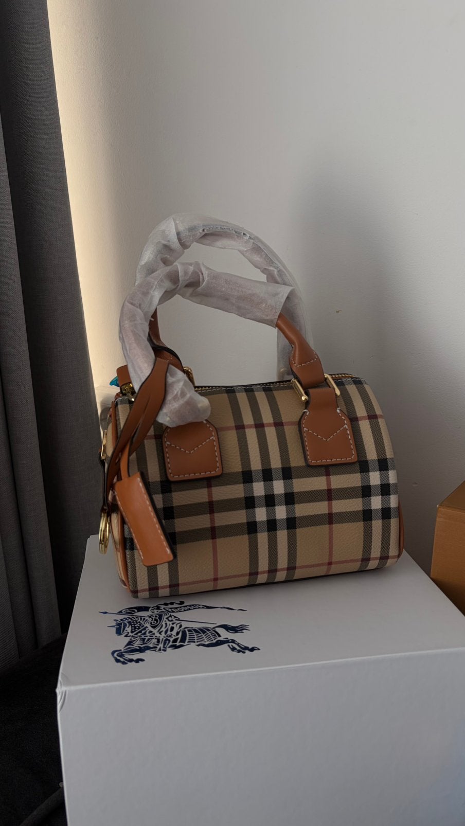 Burberry Mini Bowling handtas, Sieraden, Tassen en Uiterlijk, Tassen | Damestassen, Ophalen of Verzenden, Zo goed als nieuw, Beige