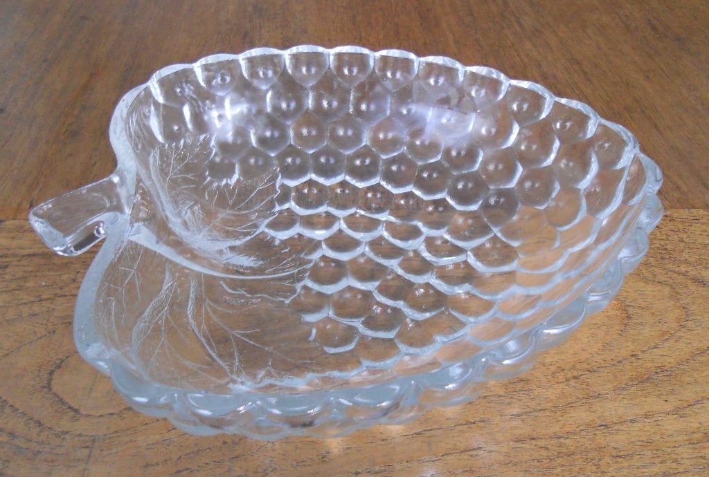 Aardbeivormige glazen serveerschaal., Ophalen of Verzenden, Overige stijlen, Glas, Schaal of Schalen