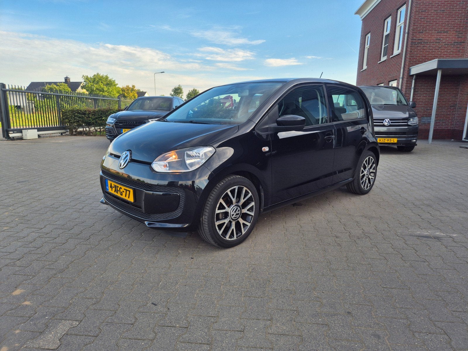 Volkswagen up! 1.0 44KW/60PK 5-DRS 2014 Zwart, Auto's, Volkswagen, Voorwielaandrijving, Up!, 840 kg, 4 stoelen