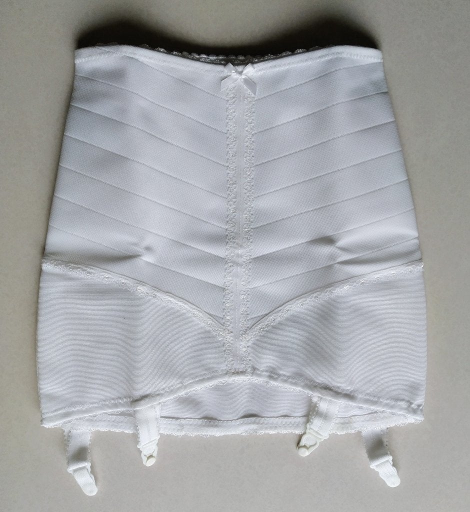 Restpartij van 9 witte Slim Jim step-ins., Ophalen, Wit, Body of Korset