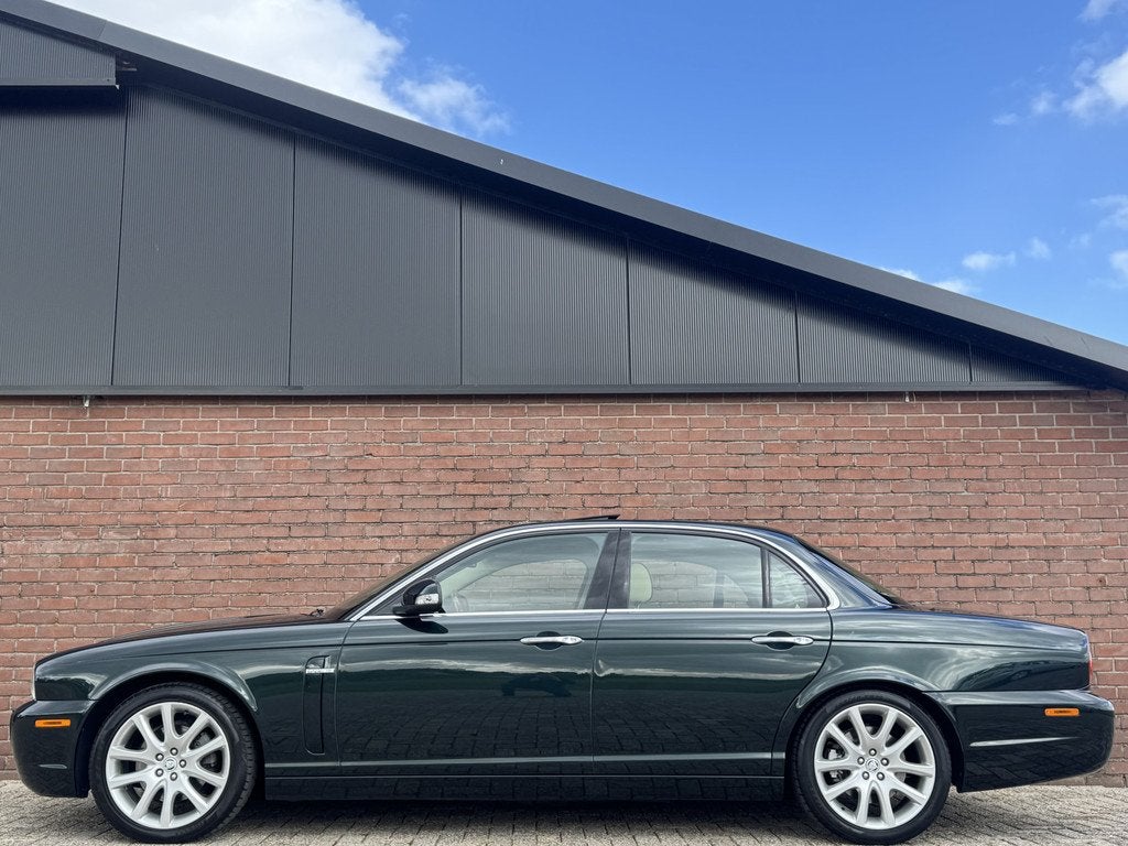 Jaguar XJ 4.2 V8 SOVEREIGN | NL-AUTO! | LEDER! | DAK!, Auto's, Jaguar, Automaat, Lichtsensor, Achterwielaandrijving, Gebruikt